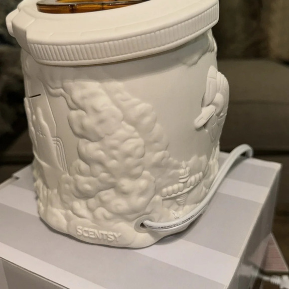 NWT Scentsy Home Authentic STAR WARS Millennium Falcon Full Size Warmer - Picture 9 of 12